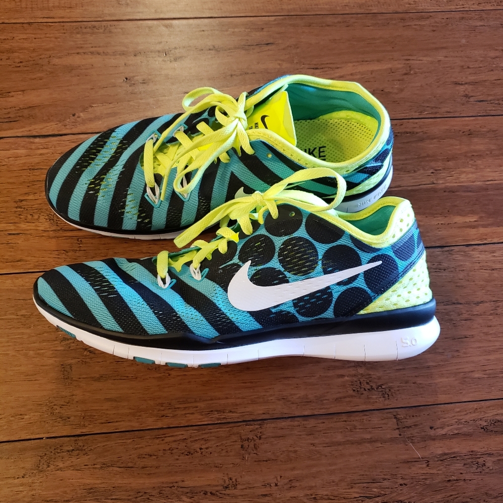 🦋 NEW NIKE FREE RUNNING SHOES🦋 - Picture 7 of 13